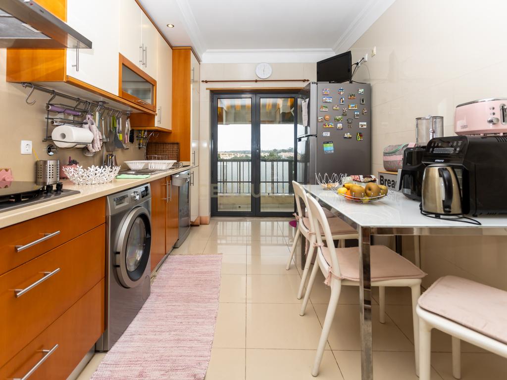 T3+2 268 m2, c/ Elevador e Garagem - Image 8